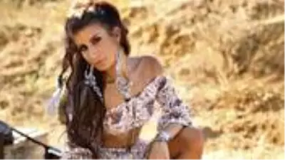 Şarkıcı İrem Derici, babasının evliliklerdeki '4 öpücük' formülünü anlattı Şarkıcı İrem Derici, babasının evliliklerdeki '4 öpücük' formülünü anlattı