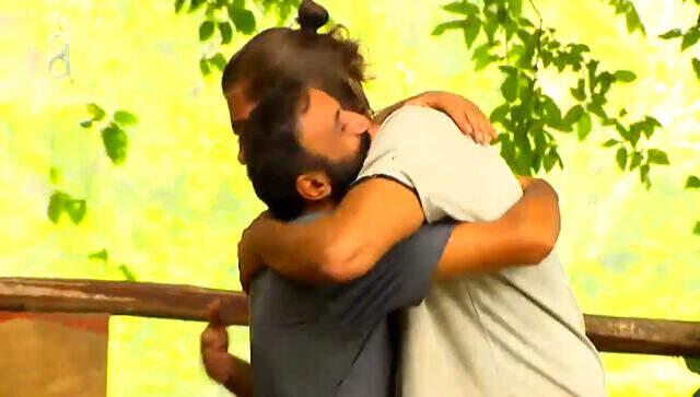 Survivor'dan elenen Ersin, veda sonrası arasının kötü olduğu Mert'in ailesini aradı Survivor'dan elenen Ersin, veda sonrası arasının kötü olduğu Mert'in ailesini aradı