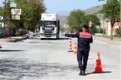 Taziye evine giden kadın koronavirüs bulaştırdı, 30 ev karantinaya alındı Taziye evine giden kadın koronavirüs bulaştırdı, 30 ev karantinaya alındı