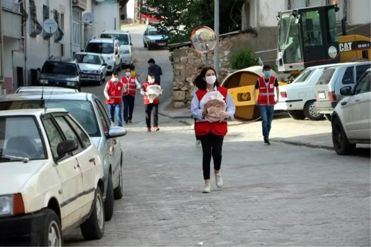 Tokat�ta Kızılay, günlük 600 pide dağıtıyor Haber