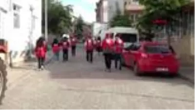 Tokat’ta Kızılay günlük 600 pide dağıtıyor