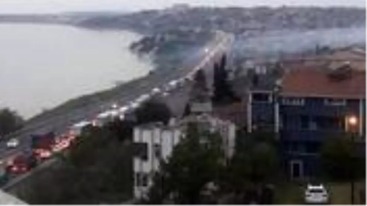 4 günlük sokağa çıkma yasağı öncesinde Silivri Gümüşyaka'da kilometrelerce araç kuyruğu oluştu