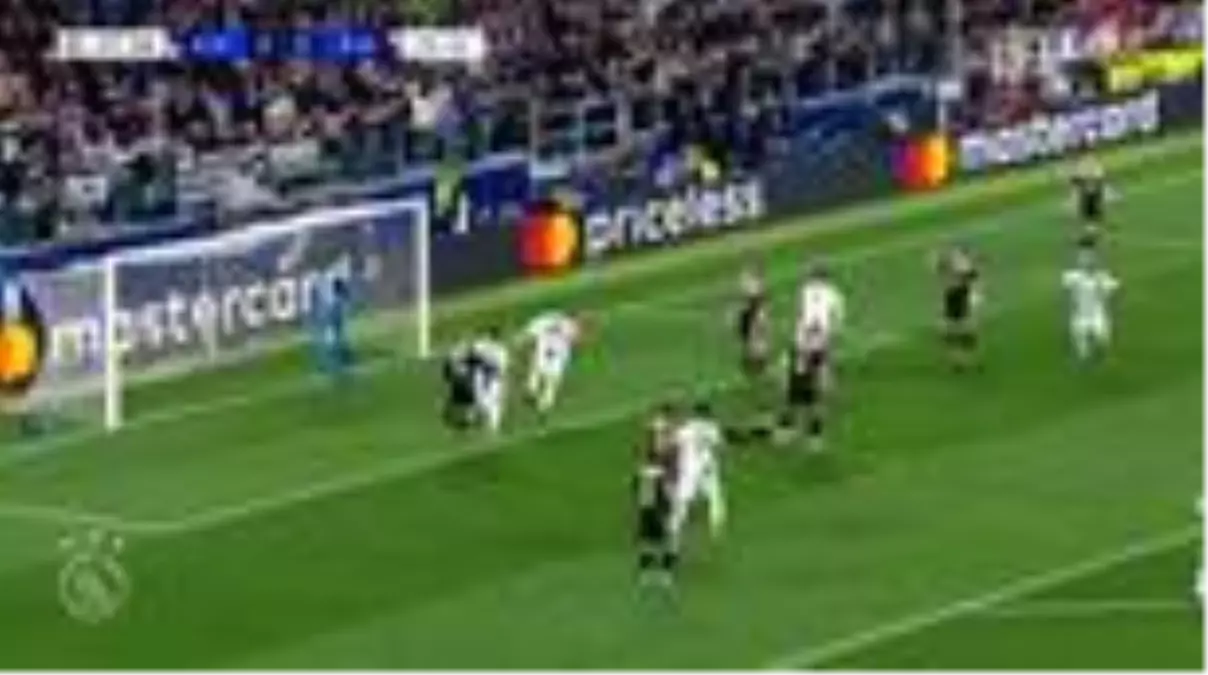 Ajax, Juventus'u Mağlup Ediyor