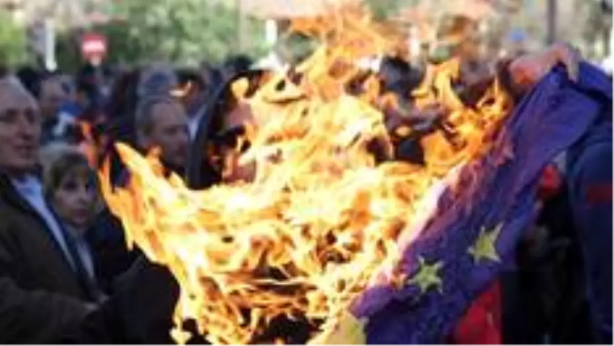 Almanya'da bayrak yakmak nefret suçu kapsamına girdi: 3 yıla kadar hapis