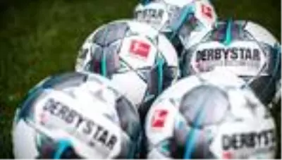 Bundesliga yarın yeniden başlıyor! Sahada ve tribünde en fazla 213 kişi... Bundesliga yarın yeniden başlıyor! Sahada ve tribünde en fazla 213 kişi...