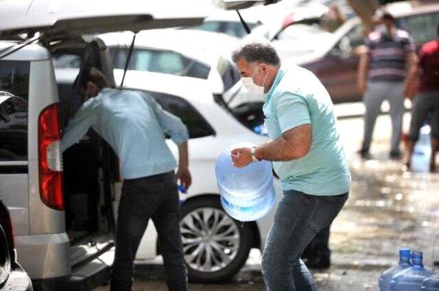 Bursa'da kısıtlama öncesi kilometrelerce içme suyu kuyruğu oluştu