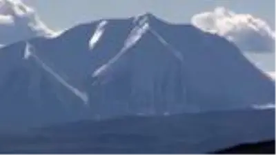Göçerler yaylaya çıkmak için dağlardaki karların erimesini bekliyor Göçerler yaylaya çıkmak için dağlardaki karların erimesini bekliyor