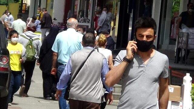 İstanbul'da görüntü değişmedi: Bu kez Sancaktepe'de sosyal mesafe hiçe sayıldı