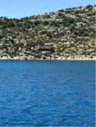 Doğal sit alanına raylı sistem döşeyerek malzeme taşıyıp kaçak villa diktiler Doğal sit alanına raylı sistem döşeyerek malzeme taşıyıp kaçak villa diktiler