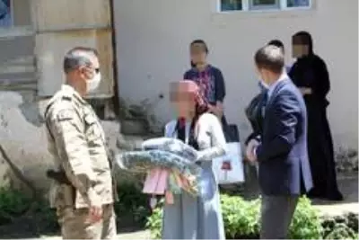 Kaymakam Güven'den çocuklara bayram hediyesi
