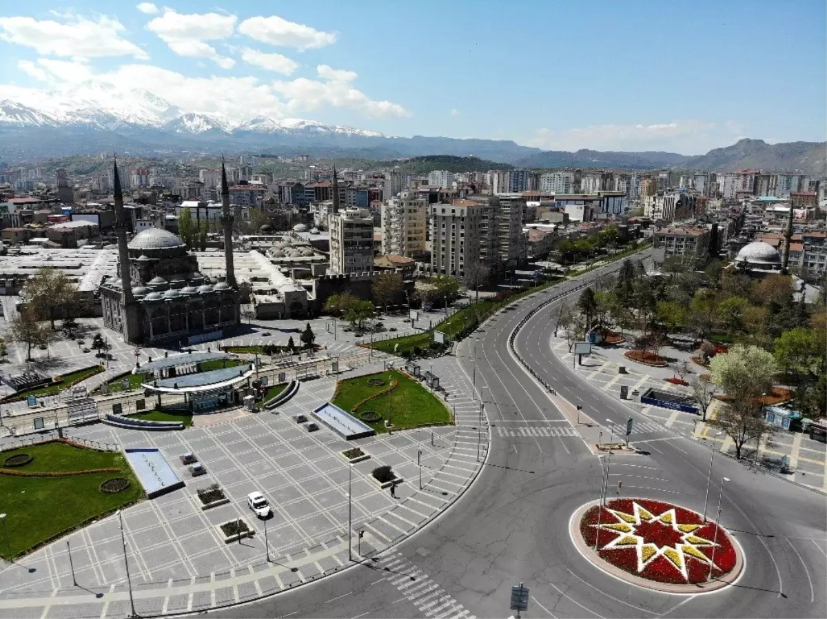 kayseri de dun ezan 4 dakika gec okununca vatandaslar oruclarini gec acti