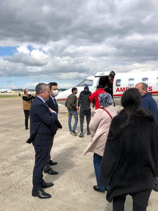 Lösemi hastası Türk vatandaşı, tedavi için ambulans uçakla Hollanda'dan Türkiye'ye getirildi