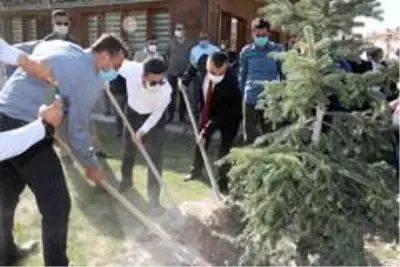 Nevşehir'de yeni doğan ve vefat edenler için 600 fidan dikildi Nevşehir'de yeni doğan ve vefat edenler için 600 fidan dikildi