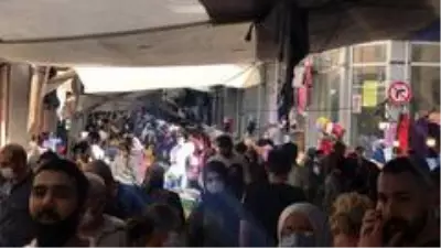 (Özel) Sokağa çıkma kısıtlaması öncesi vatandaşlar pazara akın etti (Özel) Sokağa çıkma kısıtlaması öncesi vatandaşlar pazara akın etti