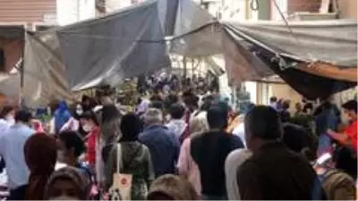 (Özel) Sokağa çıkma kısıtlaması öncesi vatandaşlar pazara akın etti (Özel) Sokağa çıkma kısıtlaması öncesi vatandaşlar pazara akın etti