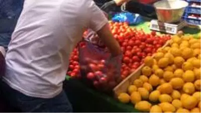 (Özel) Sokağa çıkma kısıtlaması öncesi vatandaşlar pazara akın etti (Özel) Sokağa çıkma kısıtlaması öncesi vatandaşlar pazara akın etti