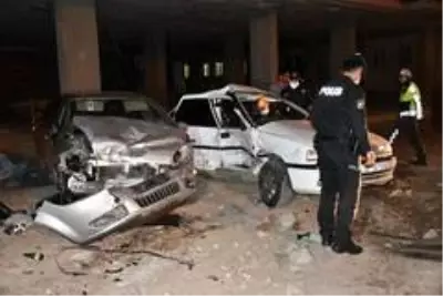 Polis şüpheli kovalamacasında kaza: 3'ü polis 5 yaralı Polis şüpheli kovalamacasında kaza: 3'ü polis 5 yaralı
