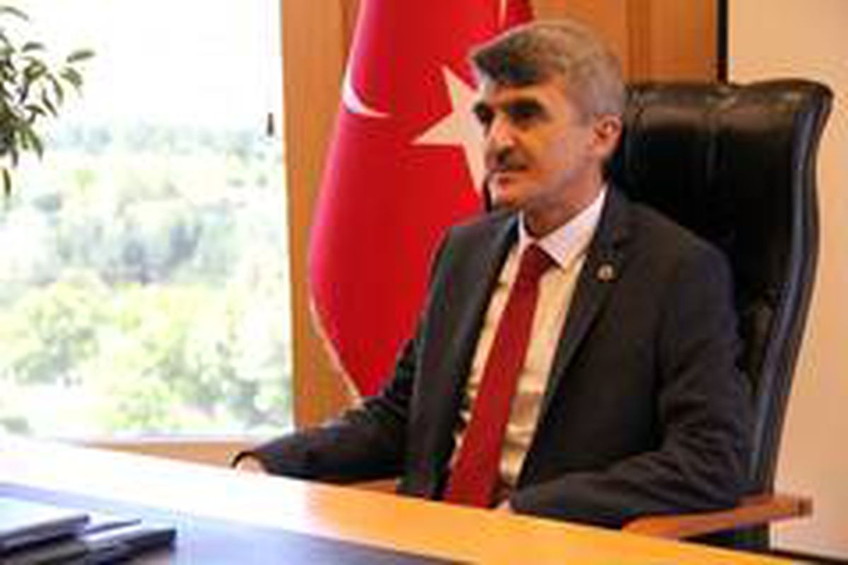 Rektör Kazım Uysal: 'Kardeşliğe kurşun sıkan eli kanlı terör örgütünü kınıyorum'