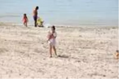 Sıcaklık 34 dereceyi gördü, plajlar hareketlendi