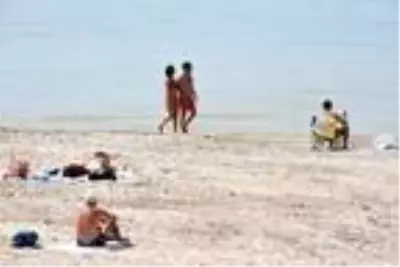 Sıcaklık 34 dereceyi gördü, plajlar hareketlendi