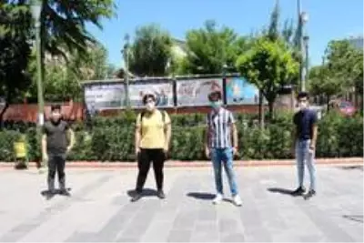 Siirt'te kısıtlama kalktı gençler caddeleri doldurdu Siirt'te kısıtlama kalktı gençler caddeleri doldurdu