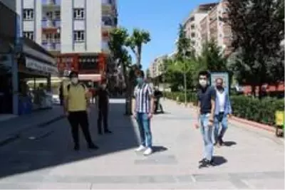 Siirt'te kısıtlama kalktı gençler caddeleri doldurdu Siirt'te kısıtlama kalktı gençler caddeleri doldurdu