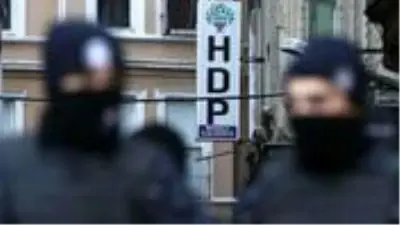 Son dakika: HDP'li 4 belediye başkanı gözaltına alınırken yerlerine kayyum atandı Son dakika: HDP'li 4 belediye başkanı gözaltına alınırken yerlerine kayyum atandı