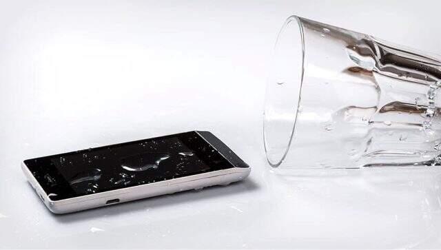 Suya düşen akıllı telefon nasıl kurtarılır? Suya düşen akıllı telefon nasıl kurtarılır?
