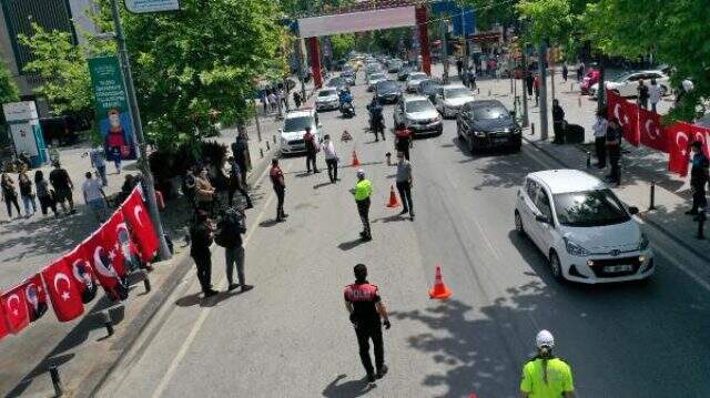 Uyarıları dinlemeyen vatandaşlar Bağdat Caddesi'ne akın etti