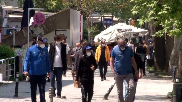 Uyarıları dinlemeyen vatandaşlar Bağdat Caddesi'ne akın etti