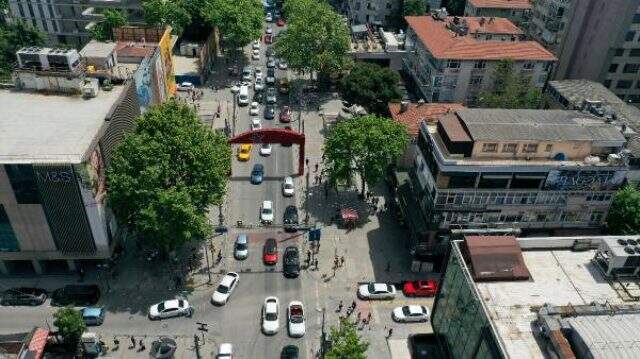 Uyarıları dinlemeyen vatandaşlar Bağdat Caddesi'ne akın etti