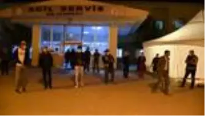Ağrılı gönüllü gençlerin 'mini konseri' sağlık çalışanları ve vatandaşlara moral oldu Ağrılı gönüllü gençlerin 'mini konseri' sağlık çalışanları ve vatandaşlara moral oldu