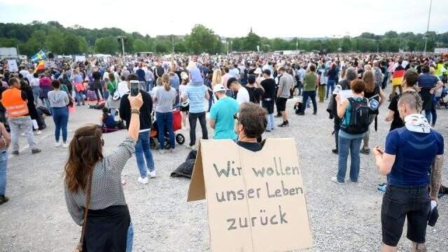 Almanya'da koronavirüs tedbirlerine karşı yapılan eylemler ülke geneline yayıldı