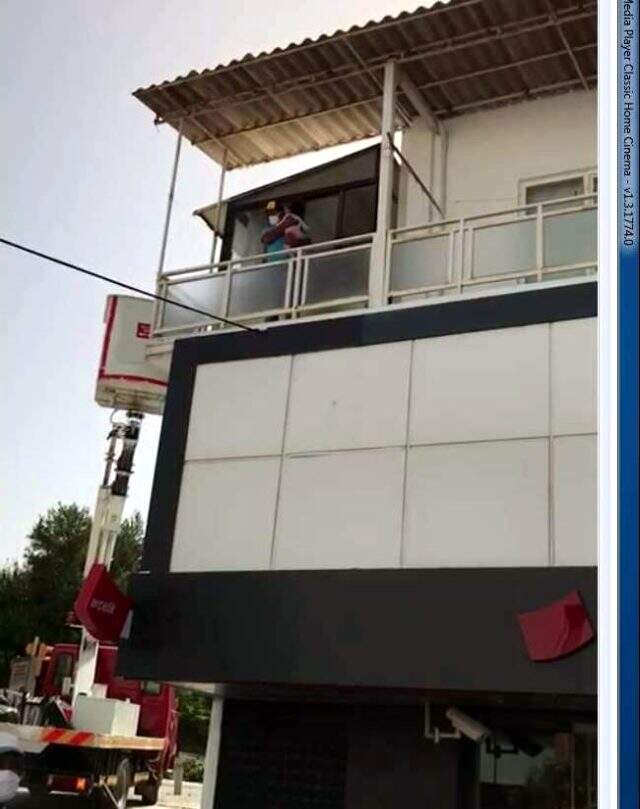 Anne, çocuğunu balkonda unuttu itfaiyenin seslenmesini bile duymadı
