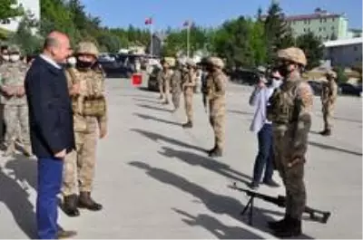 Bakan Soylu, operasyon birlikleriyle bir araya geldi Bakan Soylu, operasyon birlikleriyle bir araya geldi