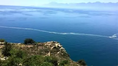 Belediye görevlileri inceledi, Antalya'da esrarengiz sarı tabakanın ne olduğu ortaya çıktı