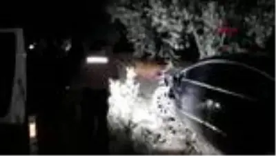 ’Dur’ ihtarına uymadılar, polis aracına çarpıp yaya olarak kaçtılar