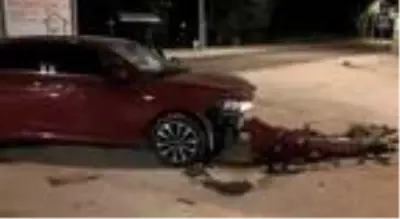 'Dur' ihtarına uymadılar, polis aracına çarpıp yaya olarak kaçtılar 'Dur' ihtarına uymadılar, polis aracına çarpıp yaya olarak kaçtılar