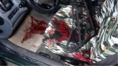 Eşini rahatsız eden adamı aracında kurşun yağmuruna tuttu Eşini rahatsız eden adamı aracında kurşun yağmuruna tuttu