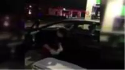 Öfkeli koca, eşine ahlaksız teklifte bulunan adamın aracını kurşun yağmuruna tuttu Öfkeli koca, eşine ahlaksız teklifte bulunan adamın aracını kurşun yağmuruna tuttu