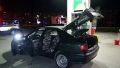 Eşini rahatsız eden adamı aracında kurşun yağmuruna tuttu Eşini rahatsız eden adamı aracında kurşun yağmuruna tuttu