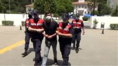 Eşini rahatsız eden adamı aracında kurşun yağmuruna tuttu Eşini rahatsız eden adamı aracında kurşun yağmuruna tuttu
