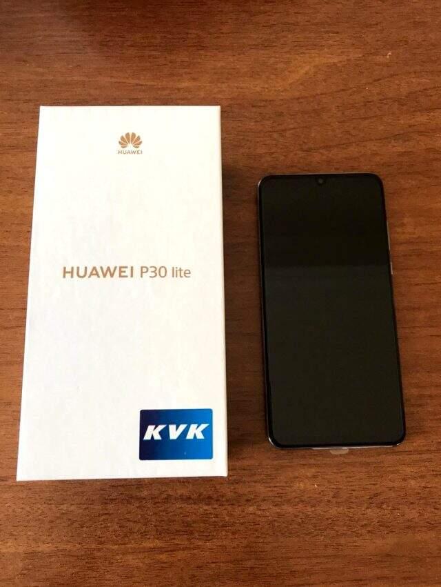 İmamoğlu, muhtarlara 2 bin 600 liralık akıllı telefon hediye etti İmamoğlu, muhtarlara 2 bin 600 liralık akıllı telefon hediye etti