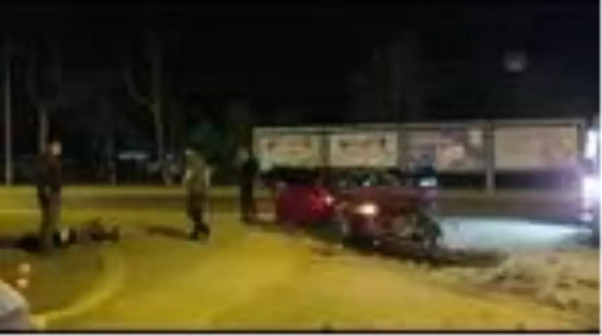 Kovalamaca sırasında şüphelinin otomobiliyle çarpışan polis aracındaki komiser yardımcısı yaralandı...