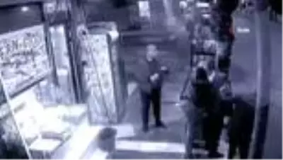 Nefes borusuna ekmek kaçan şahıs hayatını kaybetti... Daha önce simit kaçmış son anda kurtarılmıştı Nefes borusuna ekmek kaçan şahıs hayatını kaybetti... Daha önce simit kaçmış son anda kurtarılmıştı