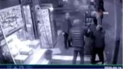 Nefes borusuna ekmek kaçan şahıs hayatını kaybetti... Daha önce simit kaçmış son anda kurtarılmıştı Nefes borusuna ekmek kaçan şahıs hayatını kaybetti... Daha önce simit kaçmış son anda kurtarılmıştı