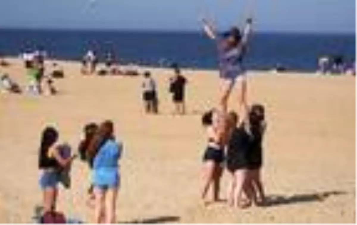 New Yorklular koronavirüse aldırmadan plajlara akın etti