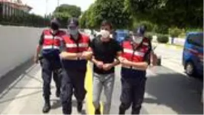 Öfkeli koca, eşine ahlaksız teklifte bulunan adamın aracını kurşun yağmuruna tuttu Öfkeli koca, eşine ahlaksız teklifte bulunan adamın aracını kurşun yağmuruna tuttu