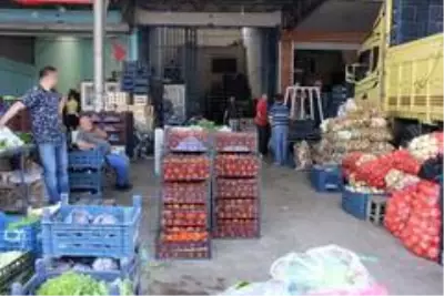 Hallerde dip yapan fiyatlar marketlerde fırlayınca, komisyoncular bakanlıktan tanzim satış istedi Hallerde dip yapan fiyatlar marketlerde fırlayınca, komisyoncular bakanlıktan tanzim satış istedi