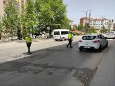 Polis ekipleri kontrollere ara vermiyor Polis ekipleri kontrollere ara vermiyor